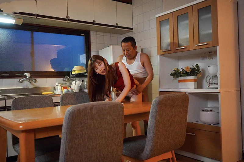 Con gái bị Ông xã mới của má địt mỗi ngày, cho dù đã có người yêu